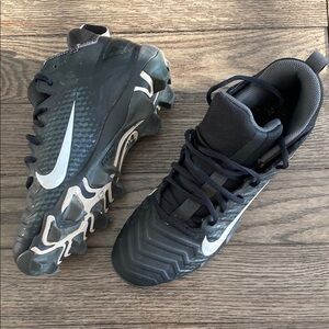 Nike Black and White Athletic Football Cleats